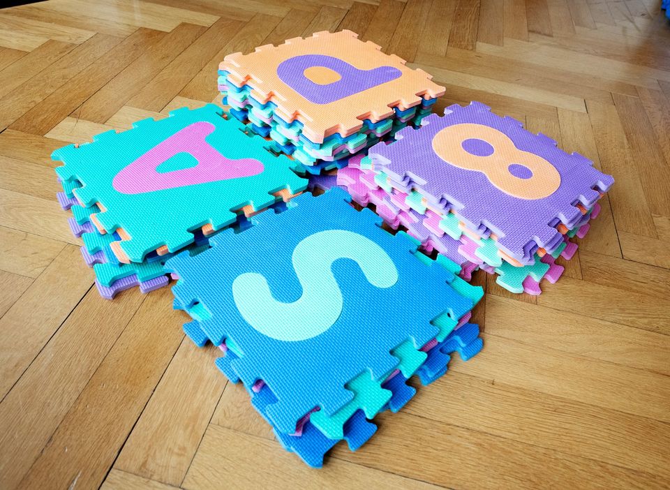 Puzzleplatten Teppich aus Moosgummi - 36 Teile - je 30 x 30 cm in Berlin