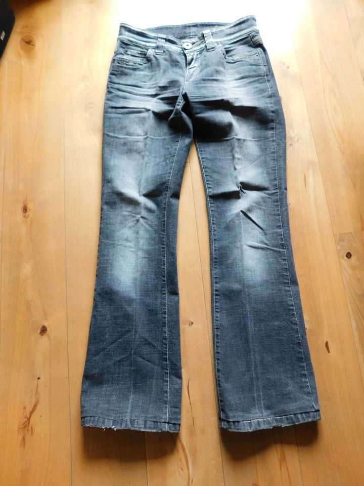 Jeans der Edelfirma Oui schwarz Größe 38 in München