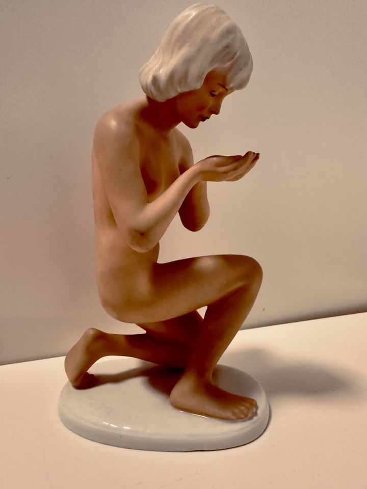 Schaubach Kunst - Akt - knieende Frau - Porzellan Figur in Düsseldorf