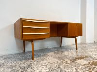 WMK Sehr gut erhaltener Designer Schreibtisch 427/C aus 1965 von Franz Ehrlich für VEB Hellerau mit Schubladen & freistehend # Arbeitstisch Desk Sekretär Bürotisch Vintage Mid-Century 50er 60er DDR Friedrichshain-Kreuzberg - Friedrichshain Vorschau