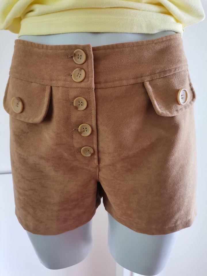 samtweiche Shorts kurze Hose Wildleder-Optik hellbraun XS Gr. 34 in Hamburg