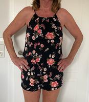 Lascana Jumpsuit Einteiler kurz schwarz pink grün Blumen S 36 Nordrhein-Westfalen - Verl Vorschau