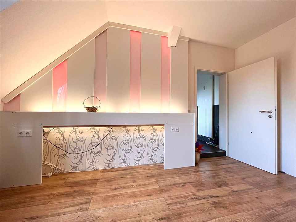 Einzigartige Dachgeschosswohnung mit außergewöhnlichem Charme und kreativem Grundriss in Duisburg