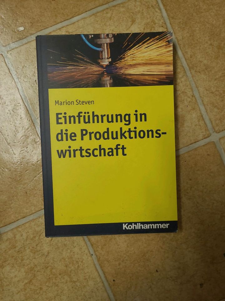 Bücher fürs Wirtschaftsstudium in Essen