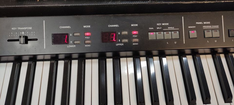 Roland MKB 1000 - Vintage Keyboard - CASE in Berlin