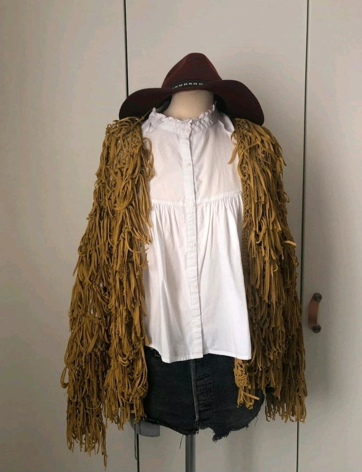 Zara Fransen Jacke M 38 senf gelb Strickj Cardigan Hippie Festiva in Bad Arolsen