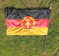 DDR Fahne Aufnäher mit Holzmast Bayern - Wendelstein Vorschau