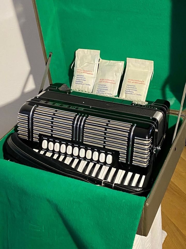 Hohner Morino  IV B 160 Bässe in Baiersdorf