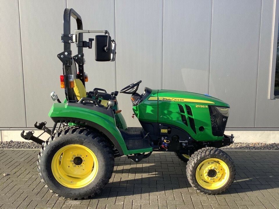 John Deere 2038R in Greven