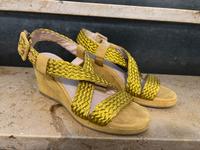 Sandalen Keilabsatz gelb Gr.38 Nordrhein-Westfalen - Düren Vorschau