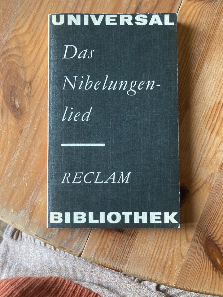 Nibelungenlied Reclam 1981 in Albersweiler