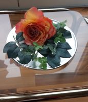 Tischdekoration Teller mit Künstlicher Blume Gesteck Nordrhein-Westfalen - Brilon Vorschau