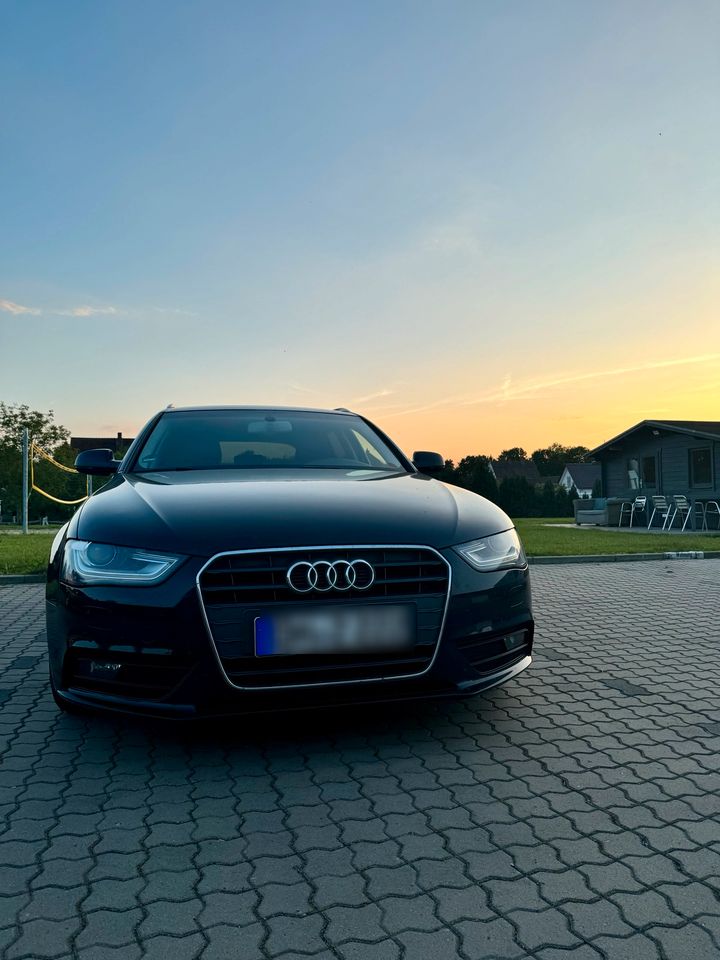 Audi A4 B8 2,0 TDI in Lemförde