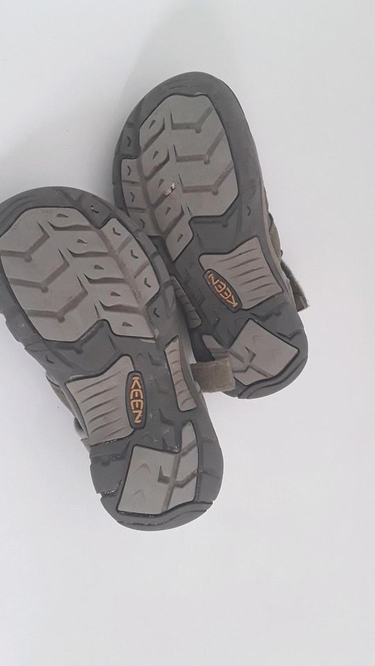 Sandalen Keen Gr. 32/33 20 cm eher 30/31 in Berlin