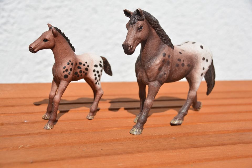 Schleich-Pferd mit Fohlen in Germering