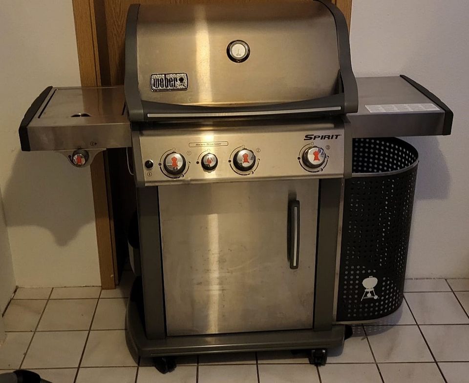 Weber Gasgrill Spirit S330 Premium Sear Station, Top Zustand in Pliezhausen