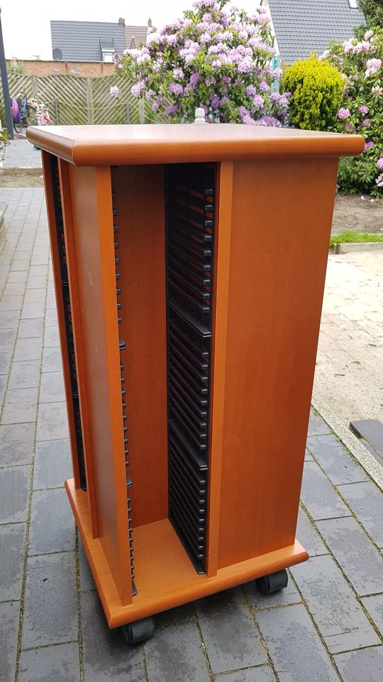 CD-Rack auf Rollen in Bremen