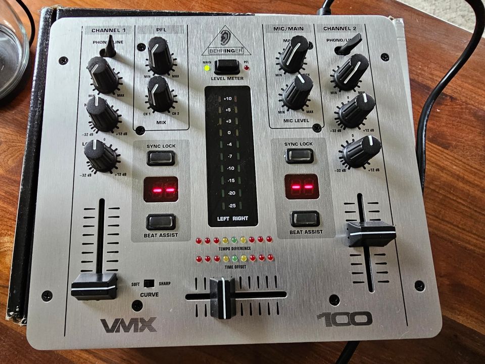 Mixer Behringer Pro VMX100 Professionell 2 Kanal DJ Mixer in Karlsruhe
