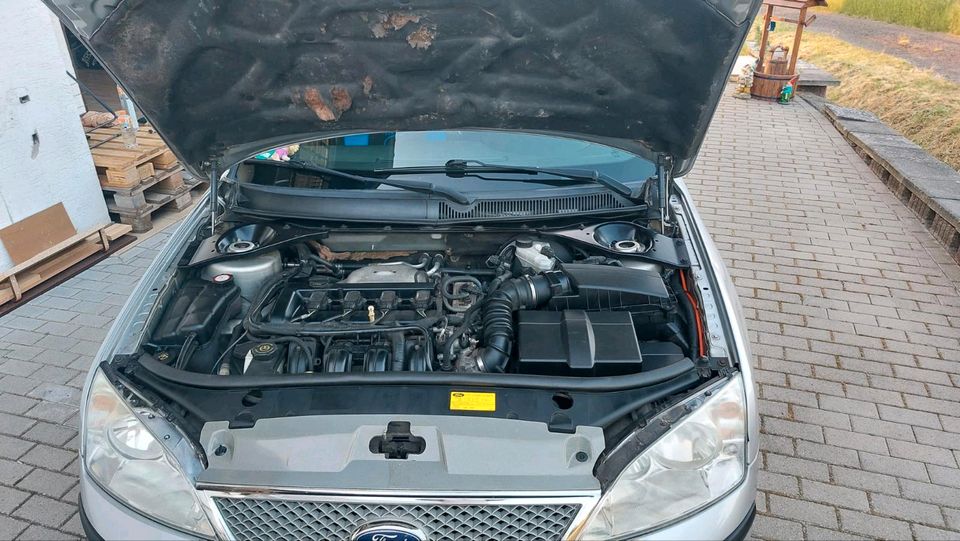 Ford Mondeo  1.8  16v in Kelberg