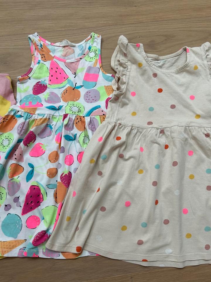 7 Kleider und 2 Tshirts 110/116 rosa Rose und Khaki  Paw Patrol in Korschenbroich