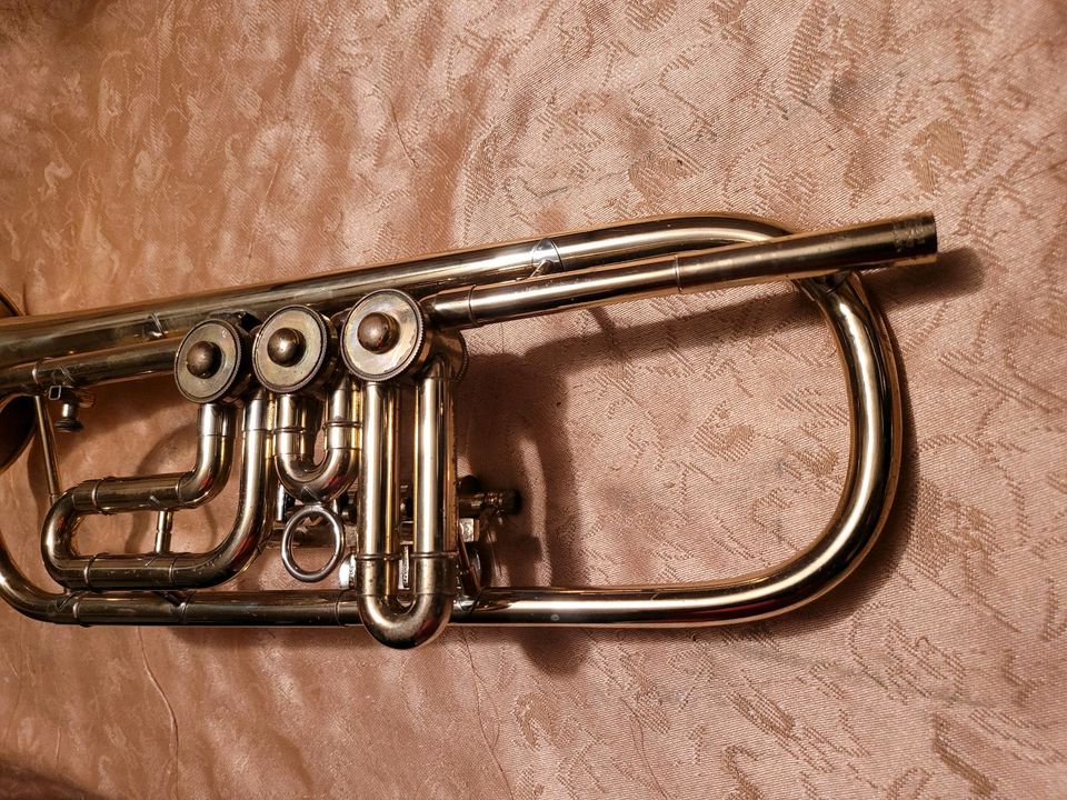 Qualität Trompete Amati, Top Zustand Koffer Mundstück in Riedenburg