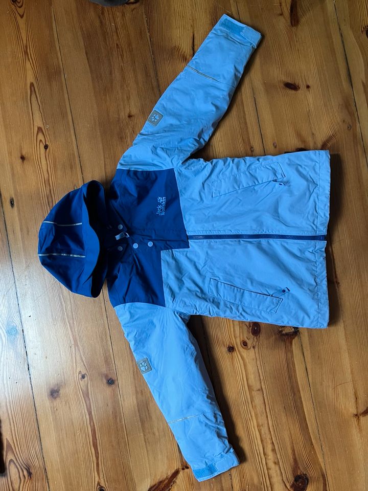 Jack Wolfskin Kinderjacke Gr. 128 in Berlin