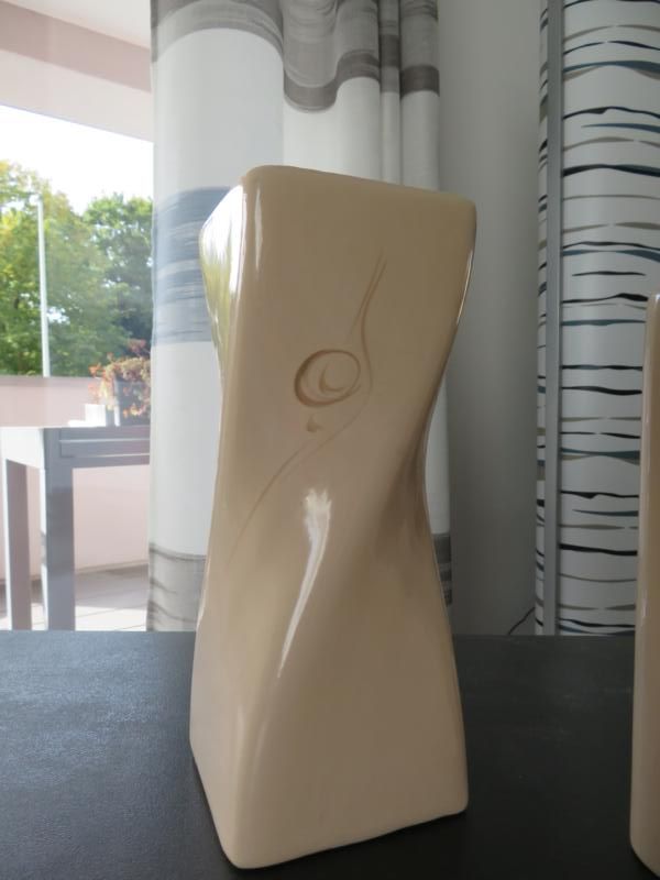 Vasen in unterschiedlichen Größen und Formen in Kiel