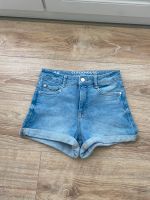 Jeans Shorts von C&A in Gr. 36 Niedersachsen - Winsen (Luhe) Vorschau