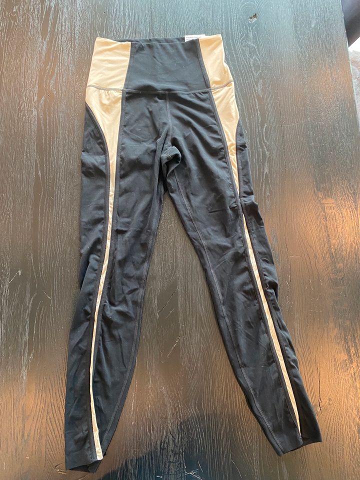 Neue Nike Yoga Luxe Leggings Gr.S in Düsseldorf