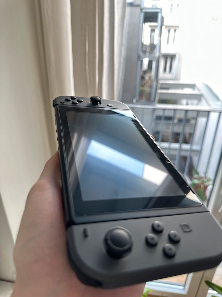 Nintendo SWITCH grau/schwarz in Köln