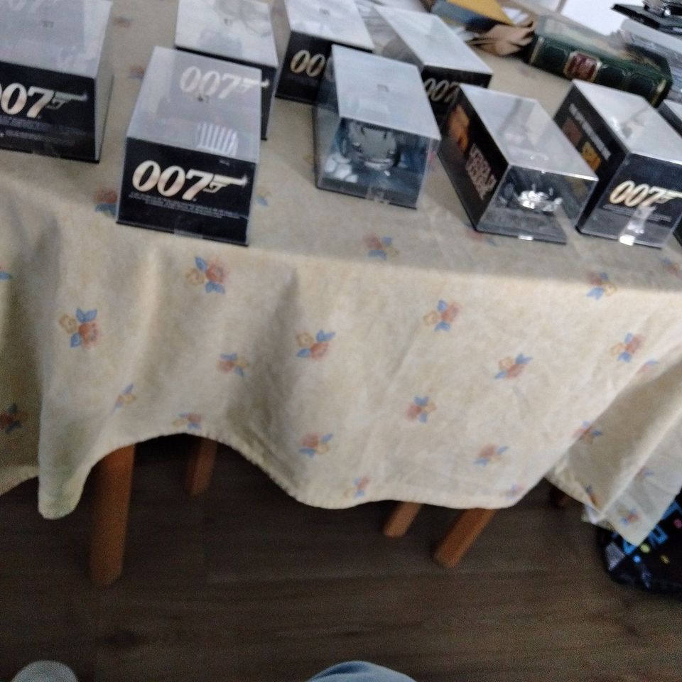 zu verkaufen  original  James Bond 007Auto Colection  ,32teilig in Radolfzell am Bodensee