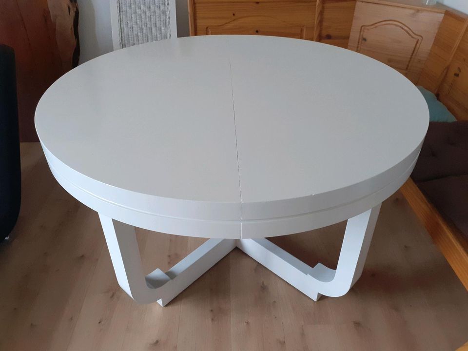 Runder Massivholztisch weiß 126 cm ausziehbar bis 313 cm in Rockenberg