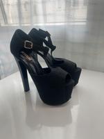 Die Schuhe sind neu Hessen - Hanau Vorschau
