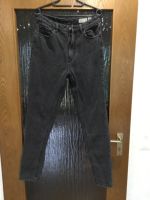 Vero Moda Jeans Damen schwarz Gr. W28 L32 Gr. 36 High Rise Relax Nordrhein-Westfalen - Voerde (Niederrhein) Vorschau