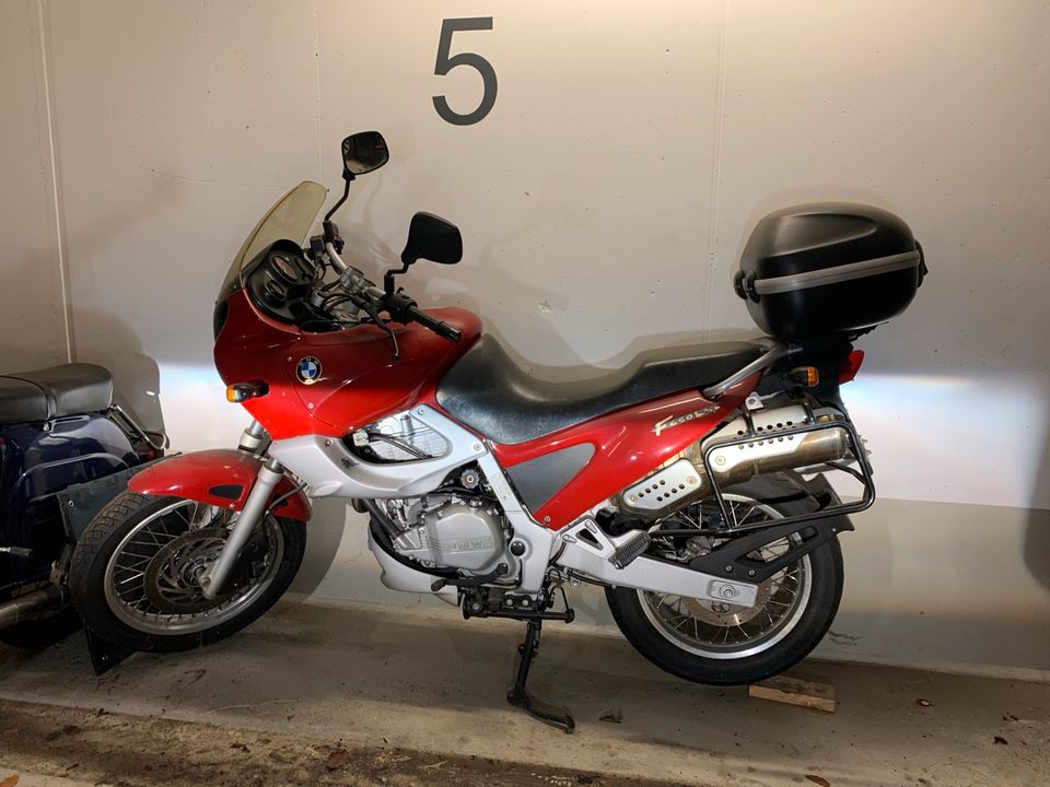 BMW F 650 ST rot mit Helm- und Seitenkoffer in München