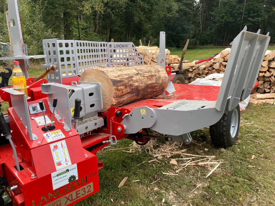 Holzspalter Lancman liegend XLE 32C Xtrm mit Fahrwerk Zapfwelle in Schönsee