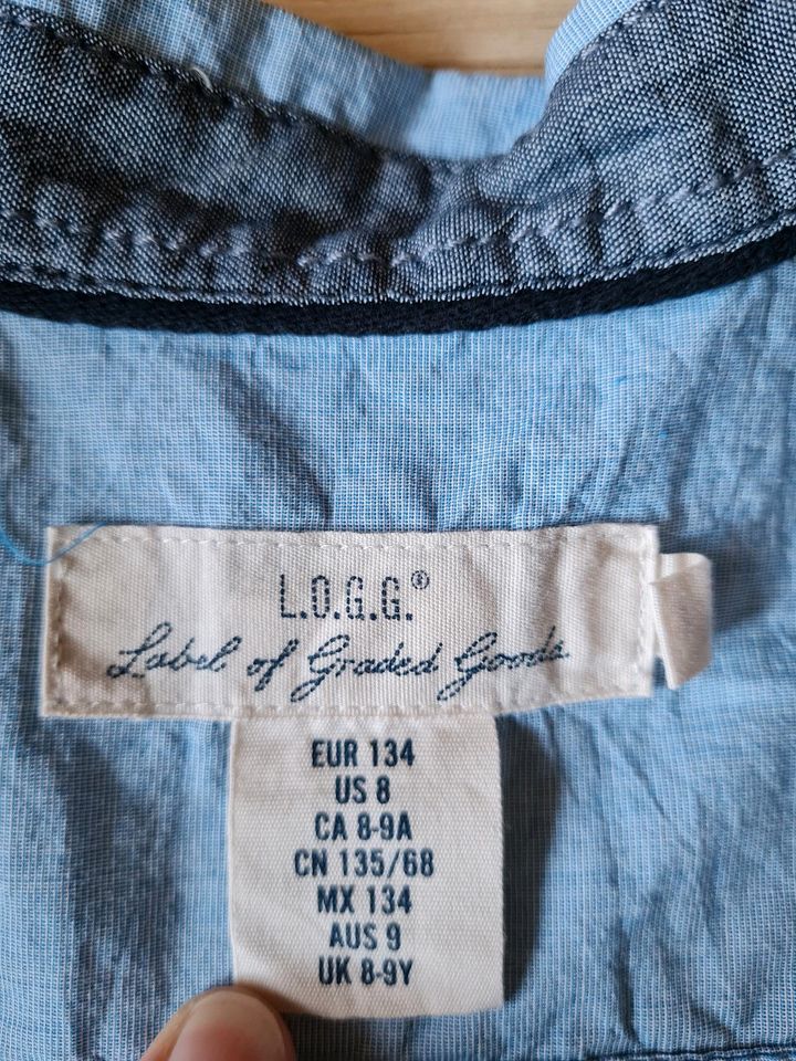 Hemd H&M hellblau langarm Gr. 134 in Weidhausen