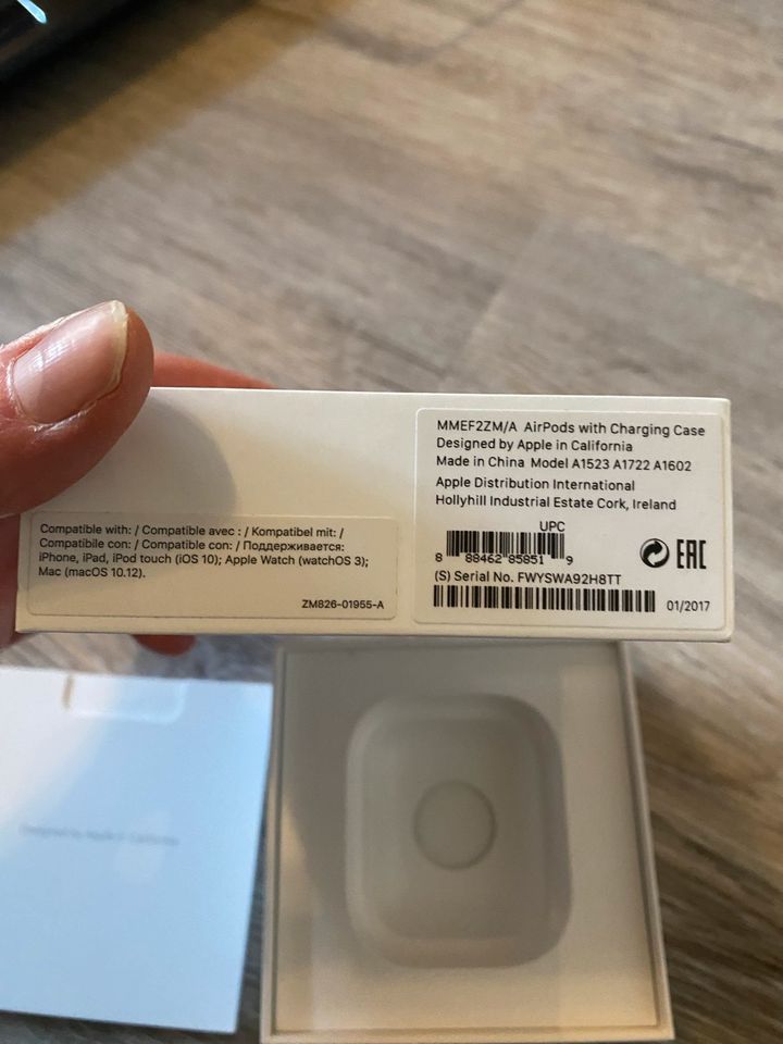 Airpods mit Hülle und Originalverpackung in Steinhagen