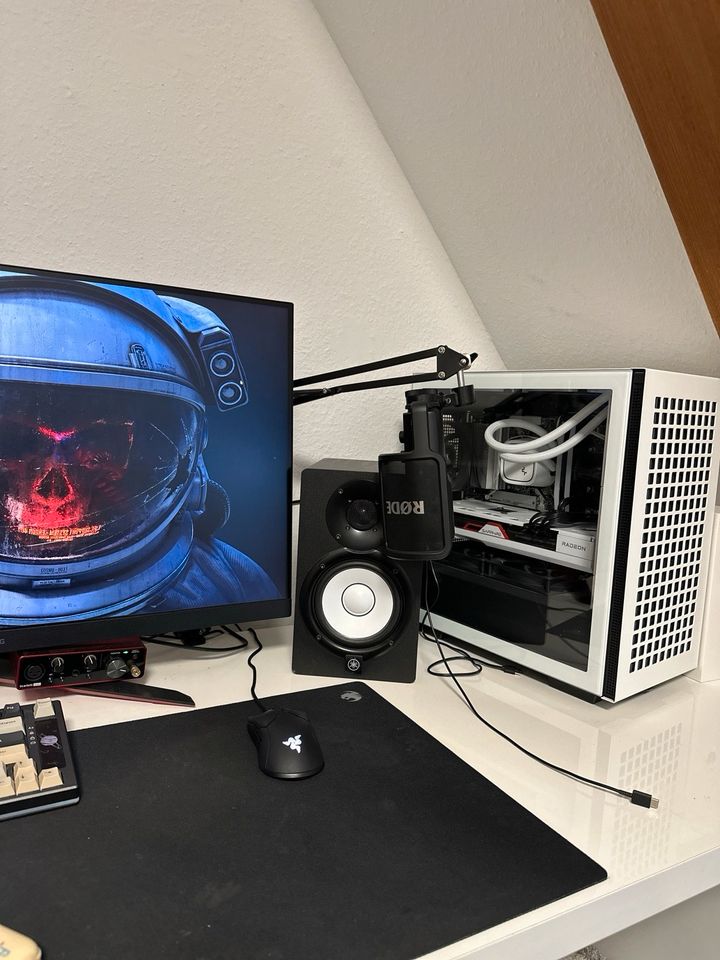 Gaming Setup, 4K Ready + 30 Zoll Nanoled 180Hz Monitor in Neuenstadt