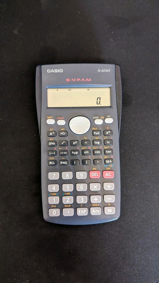 Casio FX-82MS Wissenschaftlicher Taschenrechner in Konstanz