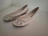 Buffalo London Pumps Ballerinas Keilabsatz 41 weiß Leder Berlin - Wilmersdorf Vorschau