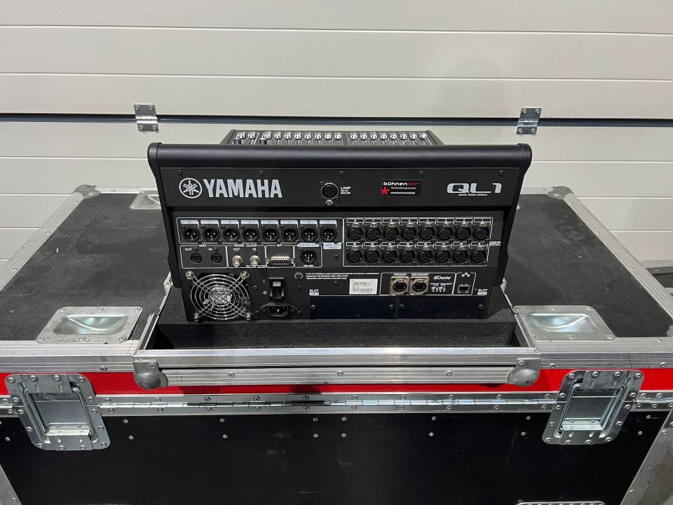 Yamaha QL1 Digitalmischpult im Haubencase in Löhnberg