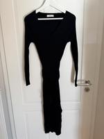 Langes schwarzes Strickkleid von Mango – mit Schlitz, Größe M Hessen - Obertshausen Vorschau