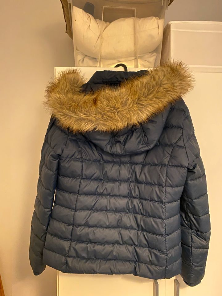 Winterjacke Tommy Hilfiger Größe M in Hamburg