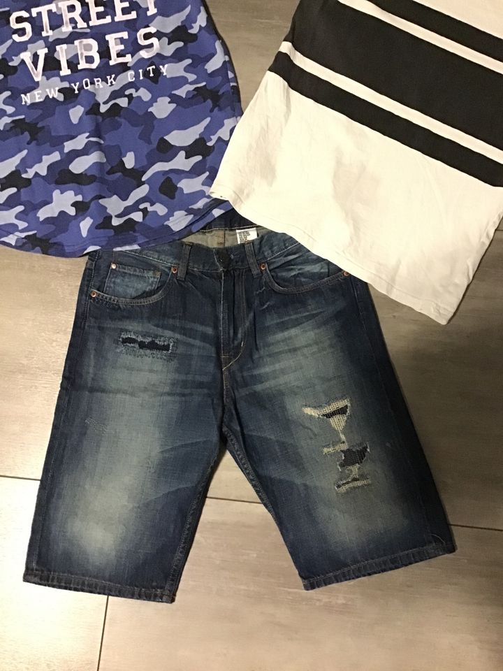 Jeans Short, T-Shirts, Junge, Gr. 158/164, H&M, C&A in Lahr (Schwarzwald)