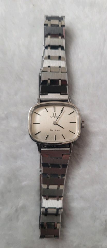 Original Omega Damenambanduhr Vintage in Berlin