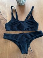 BILLABONG Bikini sportlich geripped schwarz Cups surfwear 38 Niedersachsen - Aurich Vorschau