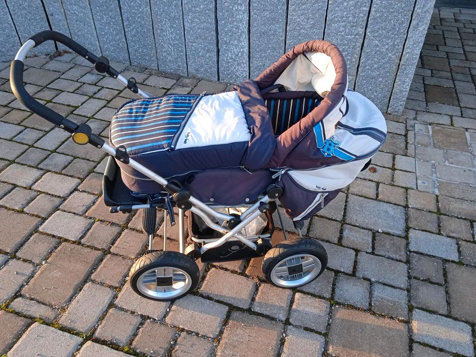 Kinderwagen Luftbereifung in dunkelblau und weiß von Babywelt in Steinach Baden