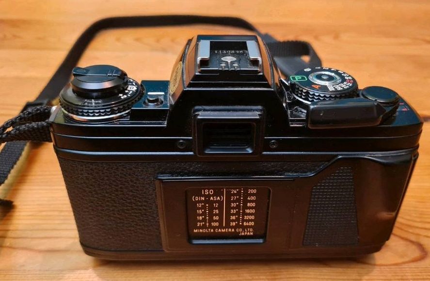 Kameraausrüstung Minolta X-700 div. Objektive Blitzgeräte Winder in Hamburg