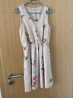 Sommerkleid mit Blumenmuster Nordrhein-Westfalen - Hiddenhausen Vorschau